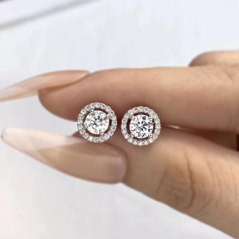 Sterling Silver Metal Base & Moissanite Stud Premium S925 Sterling Silver: Crafted with high-quality S925 silver for lasting brilliance and durability. Radiant Moissanite Sparkle: Features expertly cut moissanite stones that deliver diamond-like fire and exceptional clarity. Hypoallergenic & Skin-Friendly: Safe for sensitive ears, offering all-day comfort without irritation. Elegant Everyday Luxury: Lightweight, timeless, and versatile—perfect for both special occasions and daily wear. Tarnish-Resistant Finish: Designed to maintain its shine and beauty with minimal maintenance.
