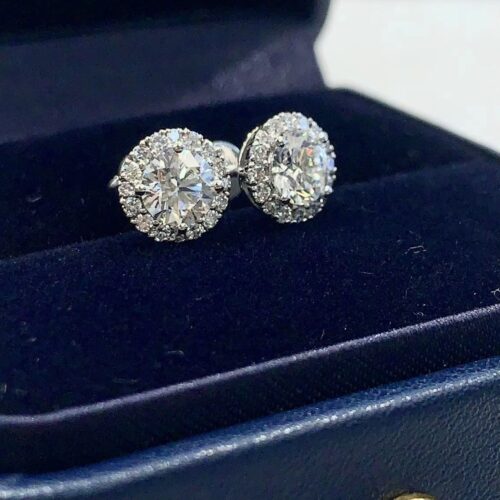 Sterling Silver Metal Base & Moissanite Stud Premium S925 Sterling Silver: Crafted with high-quality S925 silver for lasting brilliance and durability. Radiant Moissanite Sparkle: Features expertly cut moissanite stones that deliver diamond-like fire and exceptional clarity. Hypoallergenic & Skin-Friendly: Safe for sensitive ears, offering all-day comfort without irritation. Elegant Everyday Luxury: Lightweight, timeless, and versatile—perfect for both special occasions and daily wear. Tarnish-Resistant Finish: Designed to maintain its shine and beauty with minimal maintenance.