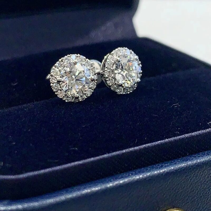 Sterling Silver Metal Base & Moissanite Stud Premium S925 Sterling Silver: Crafted with high-quality S925 silver for lasting brilliance and durability. Radiant Moissanite Sparkle: Features expertly cut moissanite stones that deliver diamond-like fire and exceptional clarity. Hypoallergenic & Skin-Friendly: Safe for sensitive ears, offering all-day comfort without irritation. Elegant Everyday Luxury: Lightweight, timeless, and versatile—perfect for both special occasions and daily wear. Tarnish-Resistant Finish: Designed to maintain its shine and beauty with minimal maintenance.