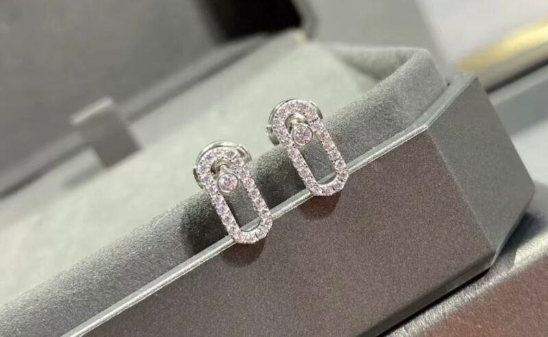 Sterling Silver Metal Base & Moissanite Stud Premium S925 Sterling Silver: Crafted with high-quality S925 silver for lasting brilliance and durability. Radiant Moissanite Sparkle: Features expertly cut moissanite stones that deliver diamond-like fire and exceptional clarity. Hypoallergenic & Skin-Friendly: Safe for sensitive ears, offering all-day comfort without irritation. Elegant Everyday Luxury: Lightweight, timeless, and versatile—perfect for both special occasions and daily wear. Tarnish-Resistant Finish: Designed to maintain its shine and beauty with minimal maintenance.